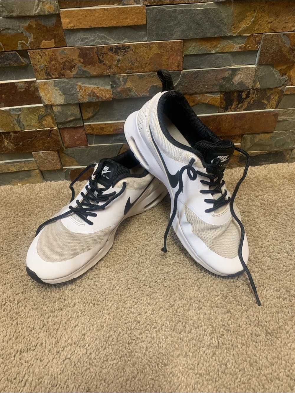 Nike air max Thea  White and Black Low-Top Sneakers